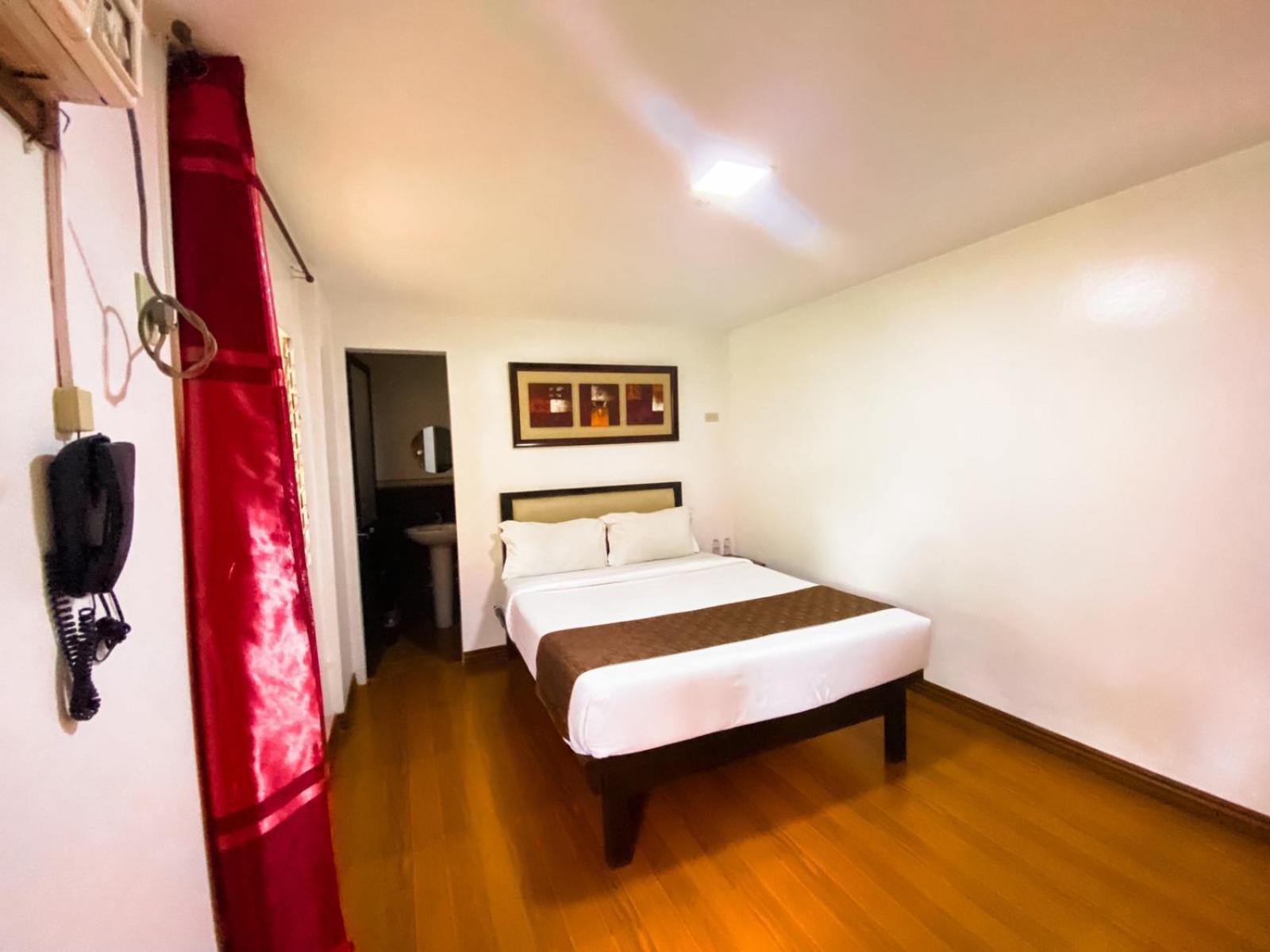 Hortz Hotels And Resorts Tagaytay City Exterior photo